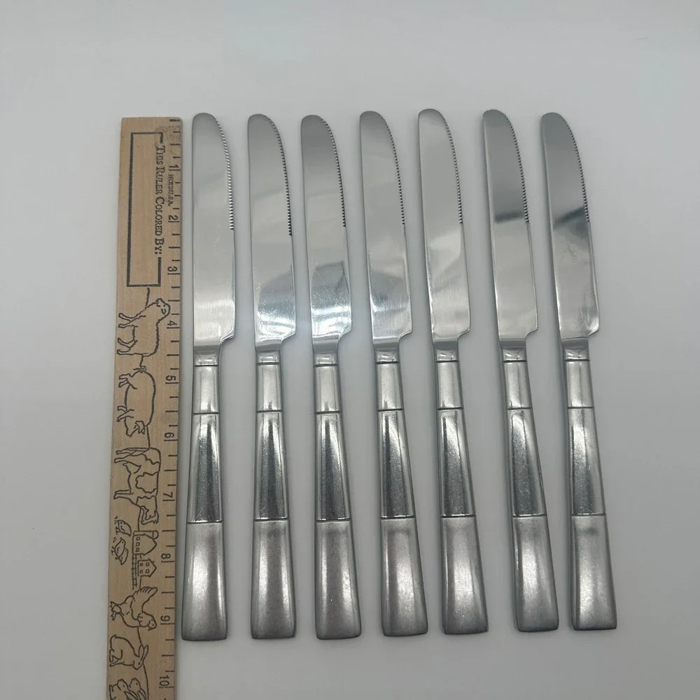 Oneida Echo Stainless Steel Dinner Knives Set of 7 Modern Flatware 9.25in